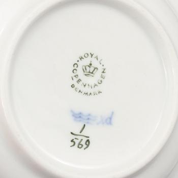 SERVISDELAR, 140 delar, "Musselmalet", porslin, Royal Copenhagen, 1900-talets andra hälft.