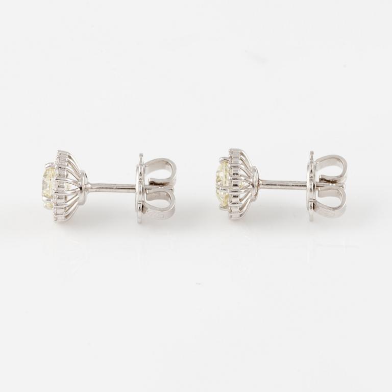A pair of earrings in 18K white gold with round brilliant-cut diamonds.