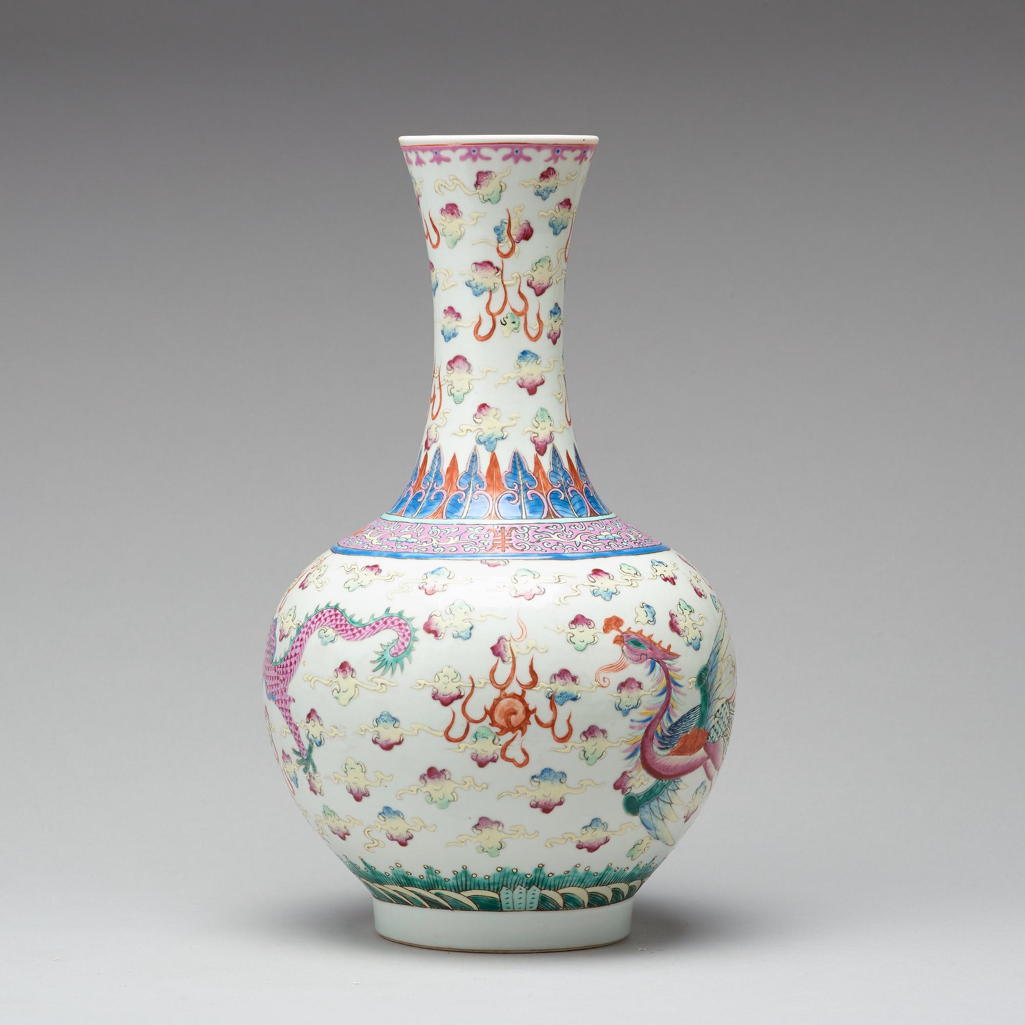 A famille rose vase, late Qing dynasty.