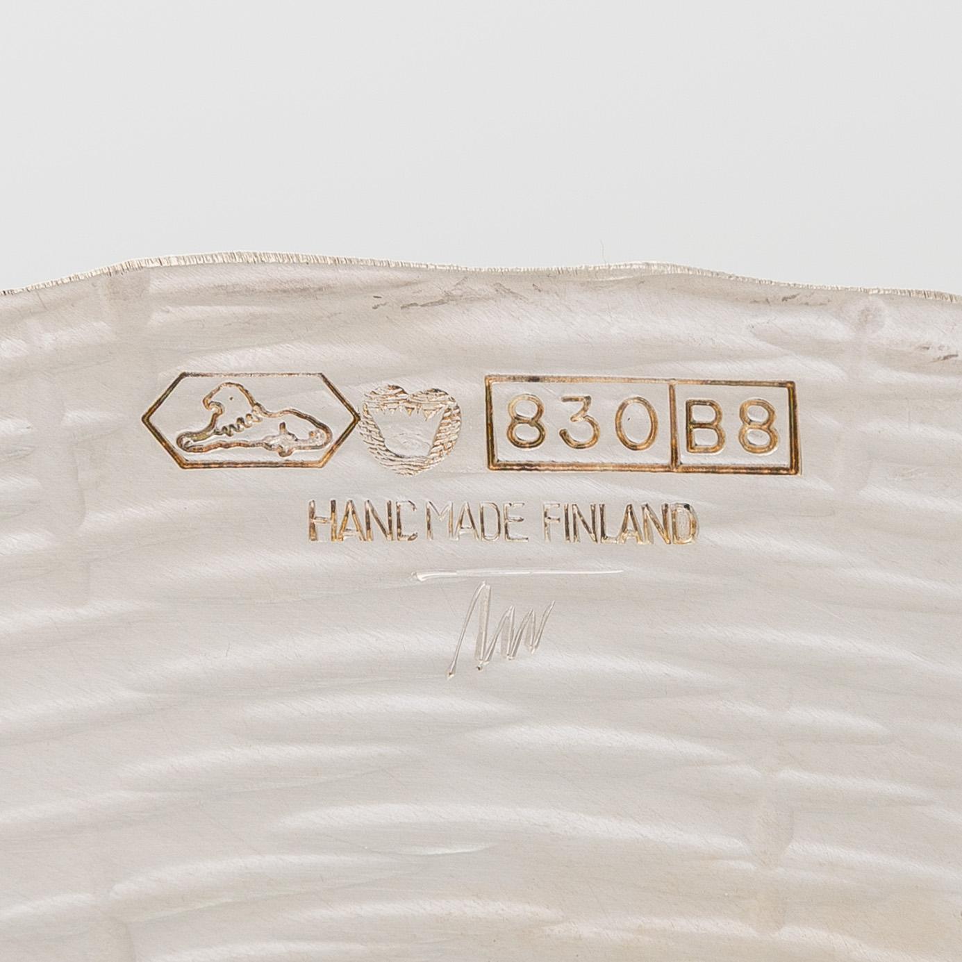 Tapio Wirkkala, lautasia, 6 kpl, hopeaa, TW 140, Kultakeskus, Hämeenlinna 1976-79.