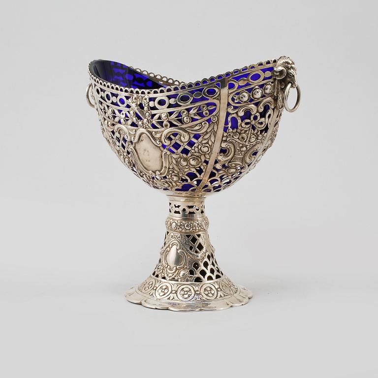 UPPSATSSKÅL, silver och glas, England, omkring 1900. Vikt 240 gram.