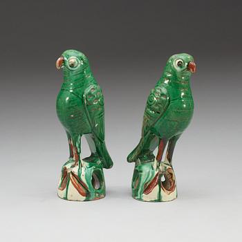 A set of two green glazed falcons, late Qing dynasty.