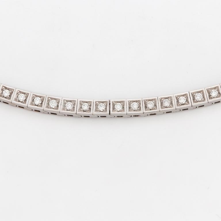 NECKLACE, 18 carat white gold with 132 diamonds ca 3.35 cts.