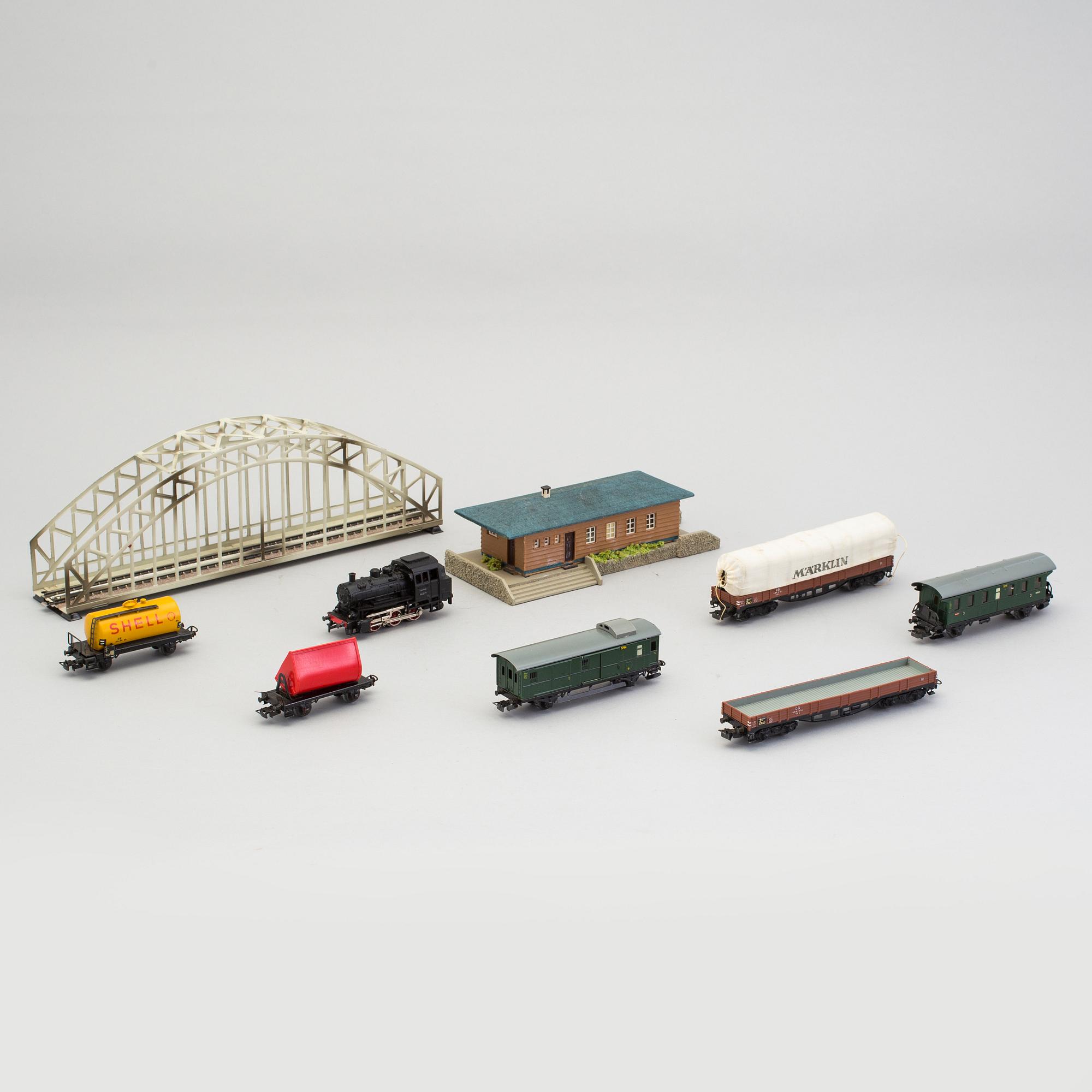 MÄRKLIN, lok samt 6 stycken vagnar, skala H0 Tyskland 1900-talets andra hälft.