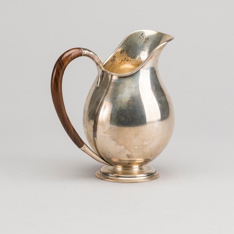 A Swedish 20th century sterling jug mark of Nordisk silverkonst Helsingborg 1948, total weight 347 gr.