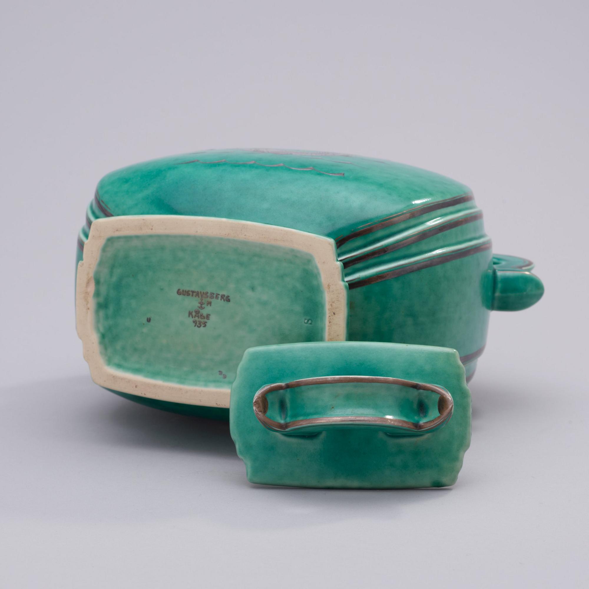 A Wilhelm Kåge 'Argenta' creamware jar with cover, Gustavsberg 1943.