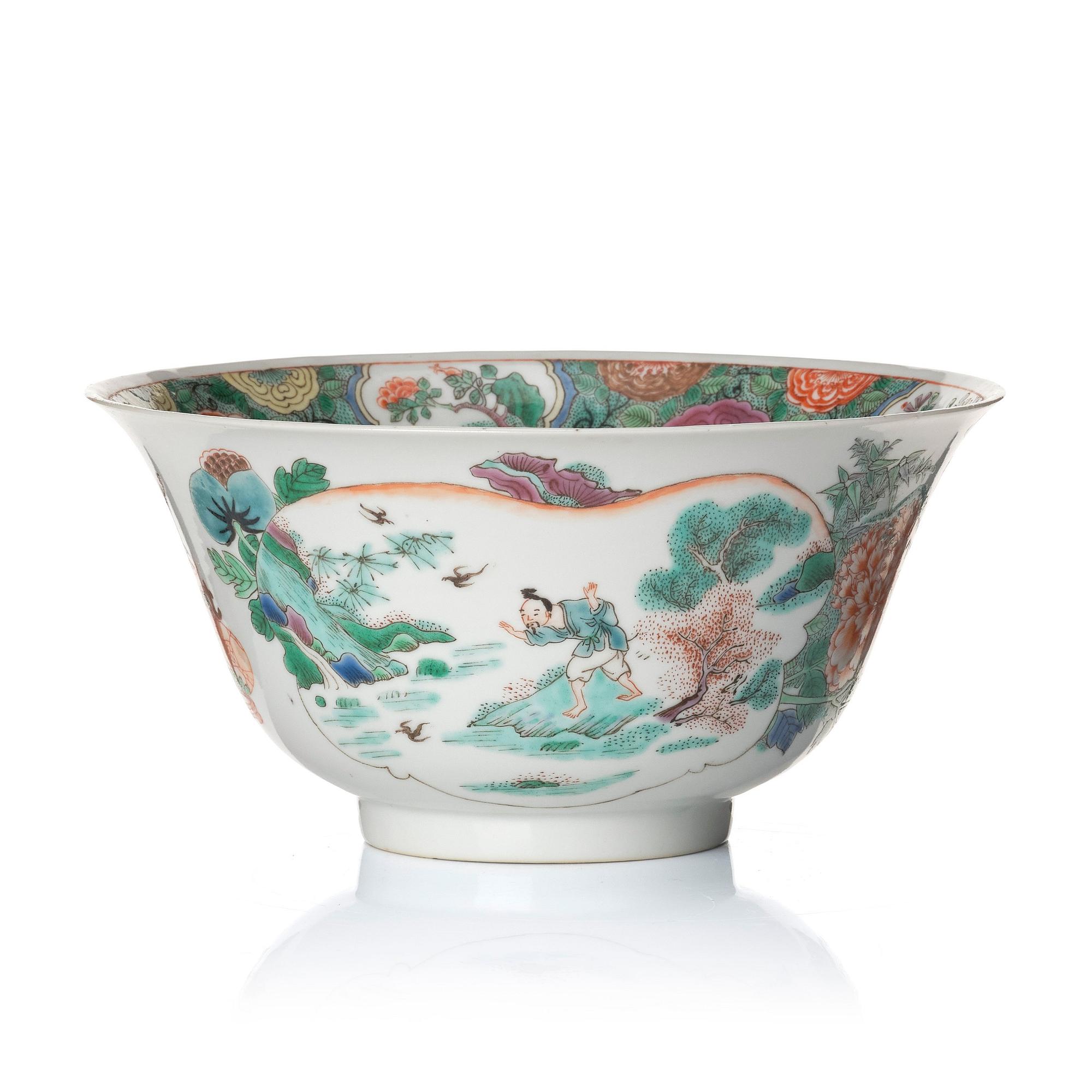 A famille verte porcelain bowl, Qing dynasty, 19th century.