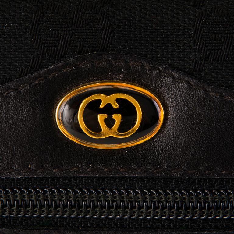 GUCCI, KLÄDÖVERDRAG SAMT VÄSKA, 1980-tal.