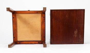 SÄNGBORD / NATTDUKSBORD, ett par, England 1900-talets senare hälft.