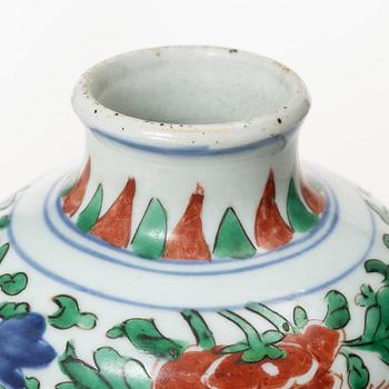 A wucai decorated vase, Transition, 17th century.