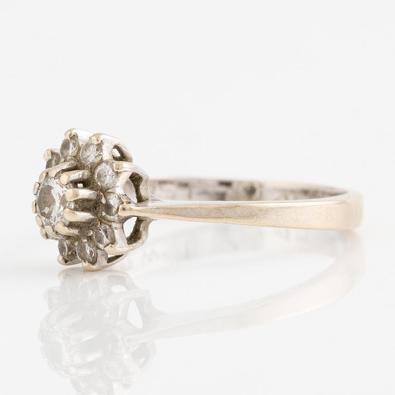 Ring, 18K vitguld med briljantslipade diamanter.