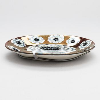 Birger Kaipiainen,  A ceramic Fiori dish, marked "Birger Kaipiainen, Arabia art made in Finland 1983", nr 1892/2000.