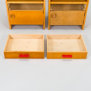 Aino Aalto, sängbord, 2 st, modell 170, O.Y. Huonekalu- ja Rakennustyötehdas A.B. 1940-tal.