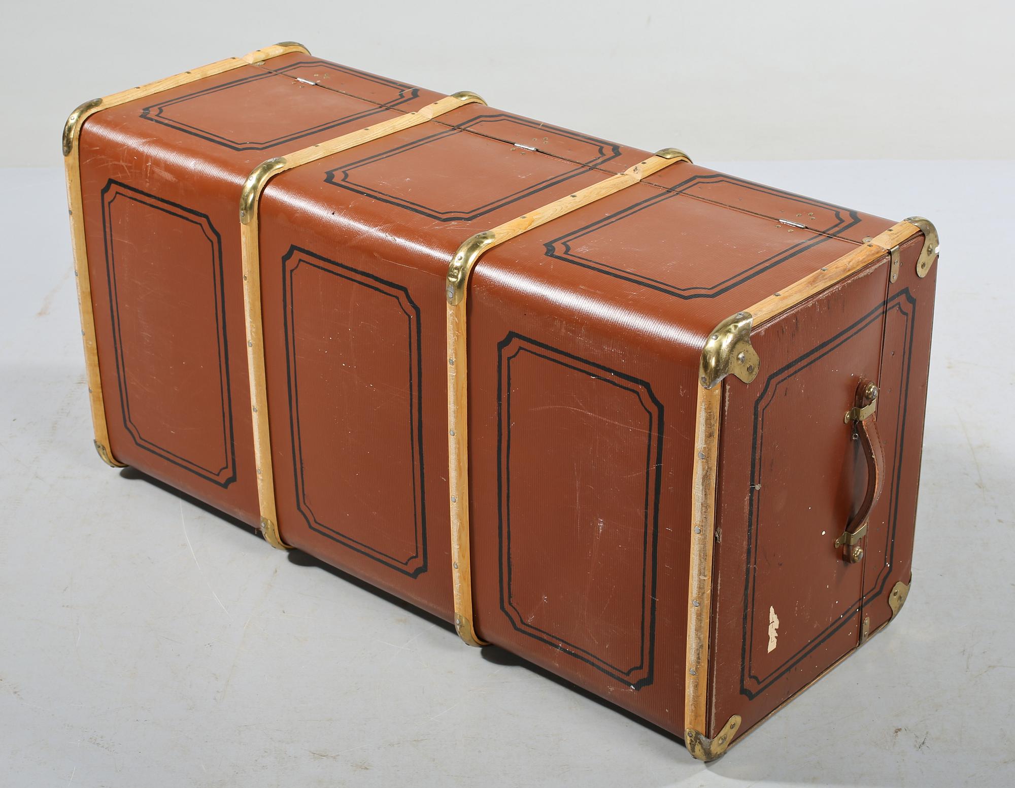 KOFFERT, 1900-talets första hälft.