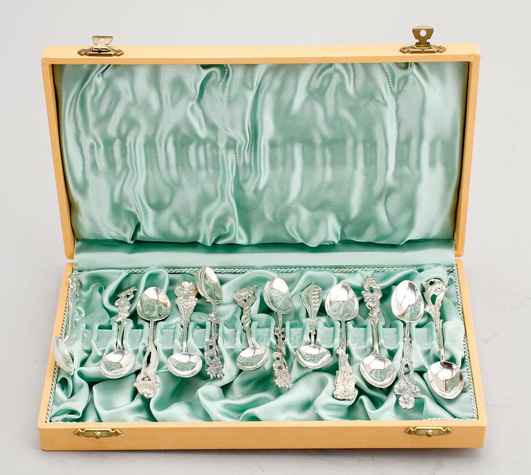 KAFFESKEDAR, 12 st, silver. Tot vikt 108 g.