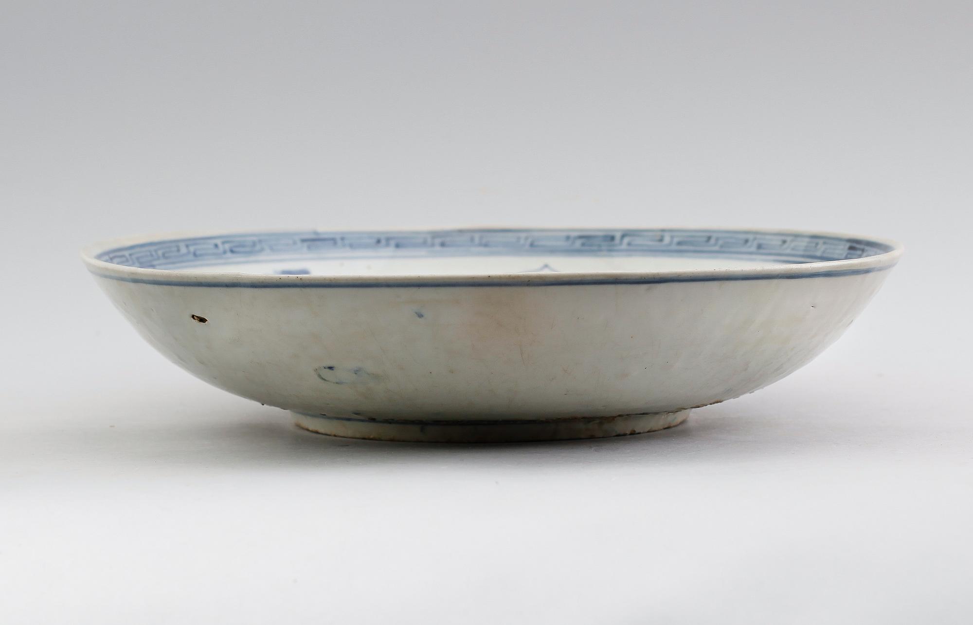 A blue and white charger, Ming dynasty, Wanli (1573-1619).