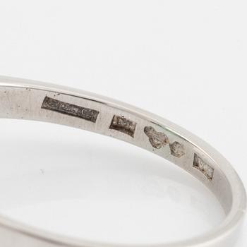 Ring, platina med smaragd och åttkantslipade diamanter.