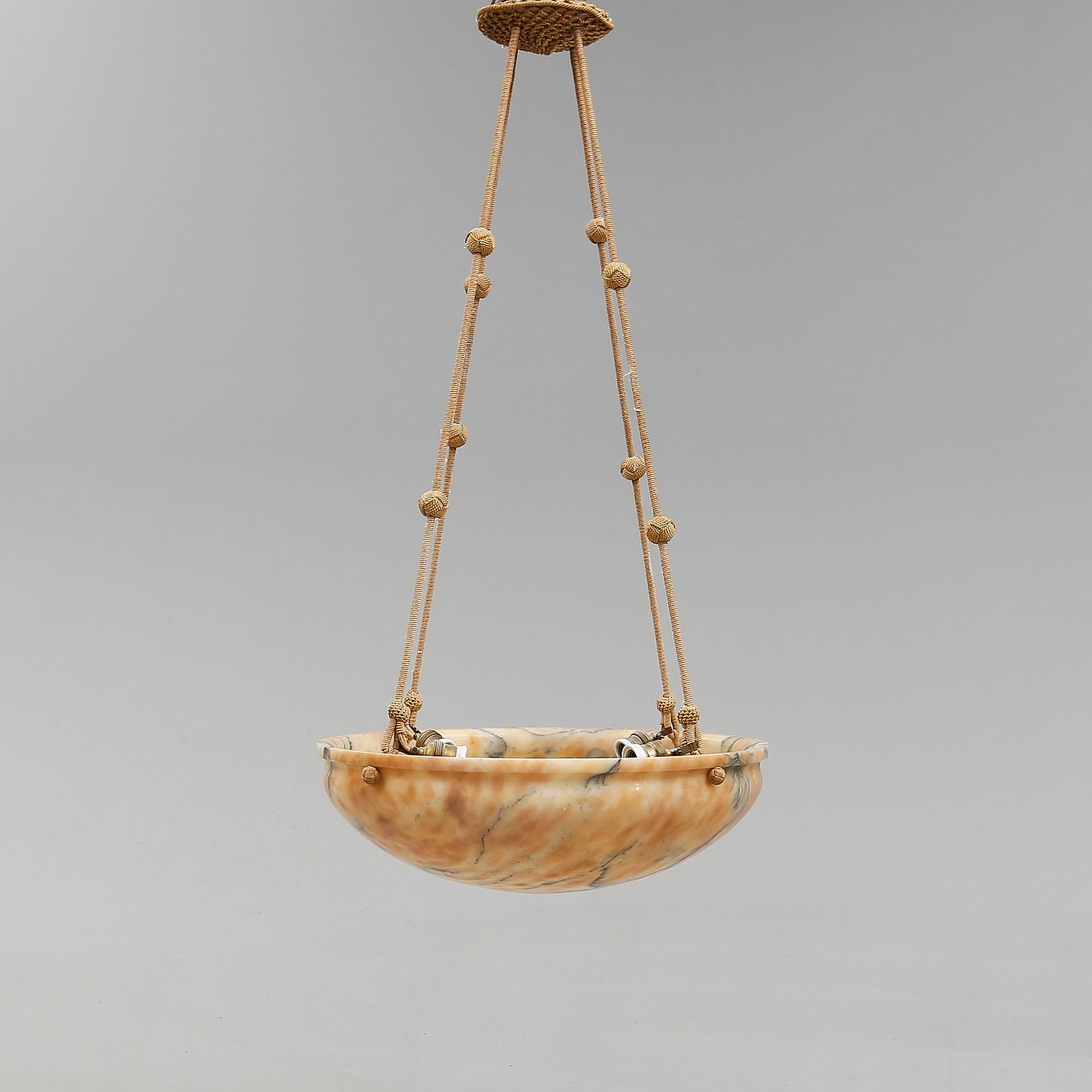 TAKAMPEL, alabaster, 1900-talets första hälft. Höjd 103 cm.