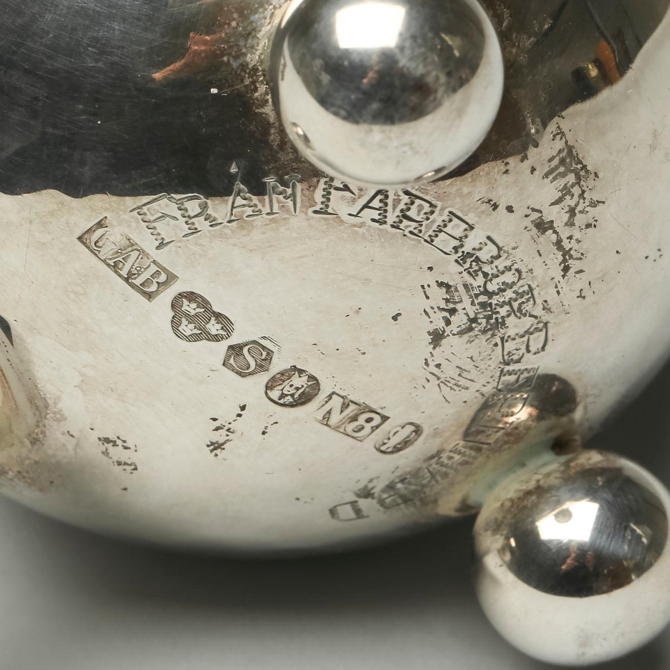 UNDERLÄGG, 15 st samt BÄGARE, silver, 1930-tal. Totalt ca 500 gram.