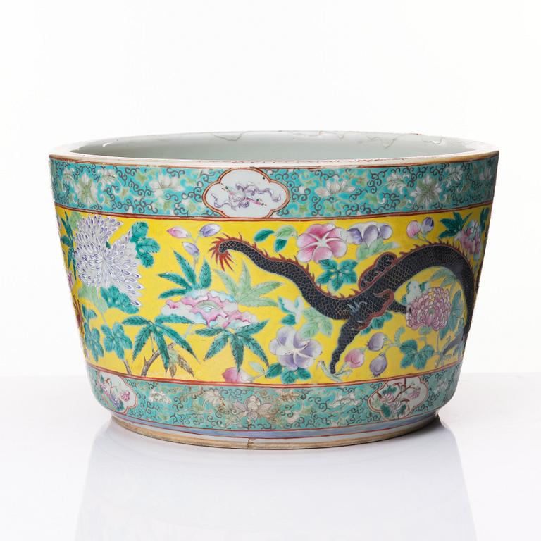 A large enamelled four clawed dragon flower pot, Qing dynasty, circa 1900.