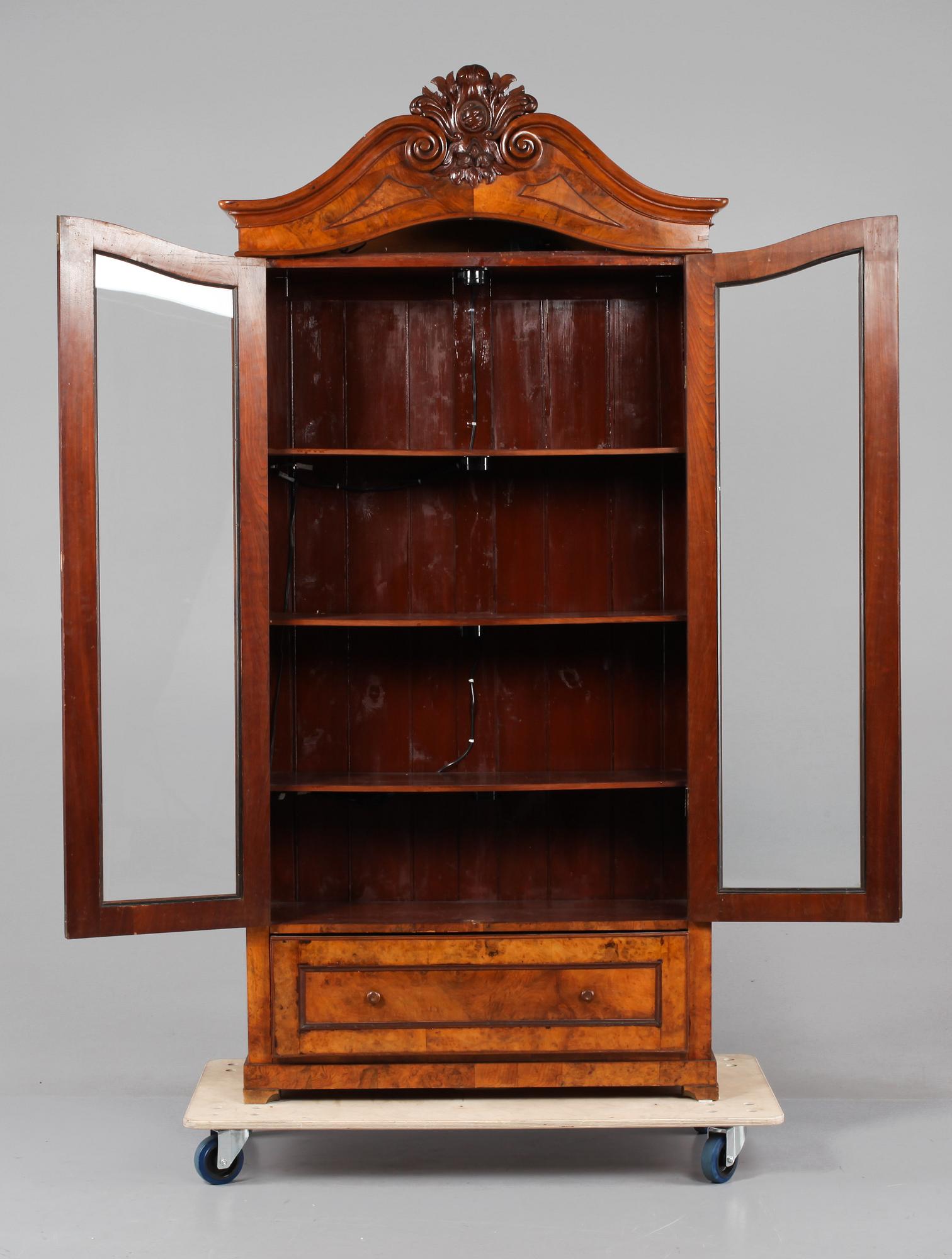 BOKSKÅP, 1800-talets andra hälft.