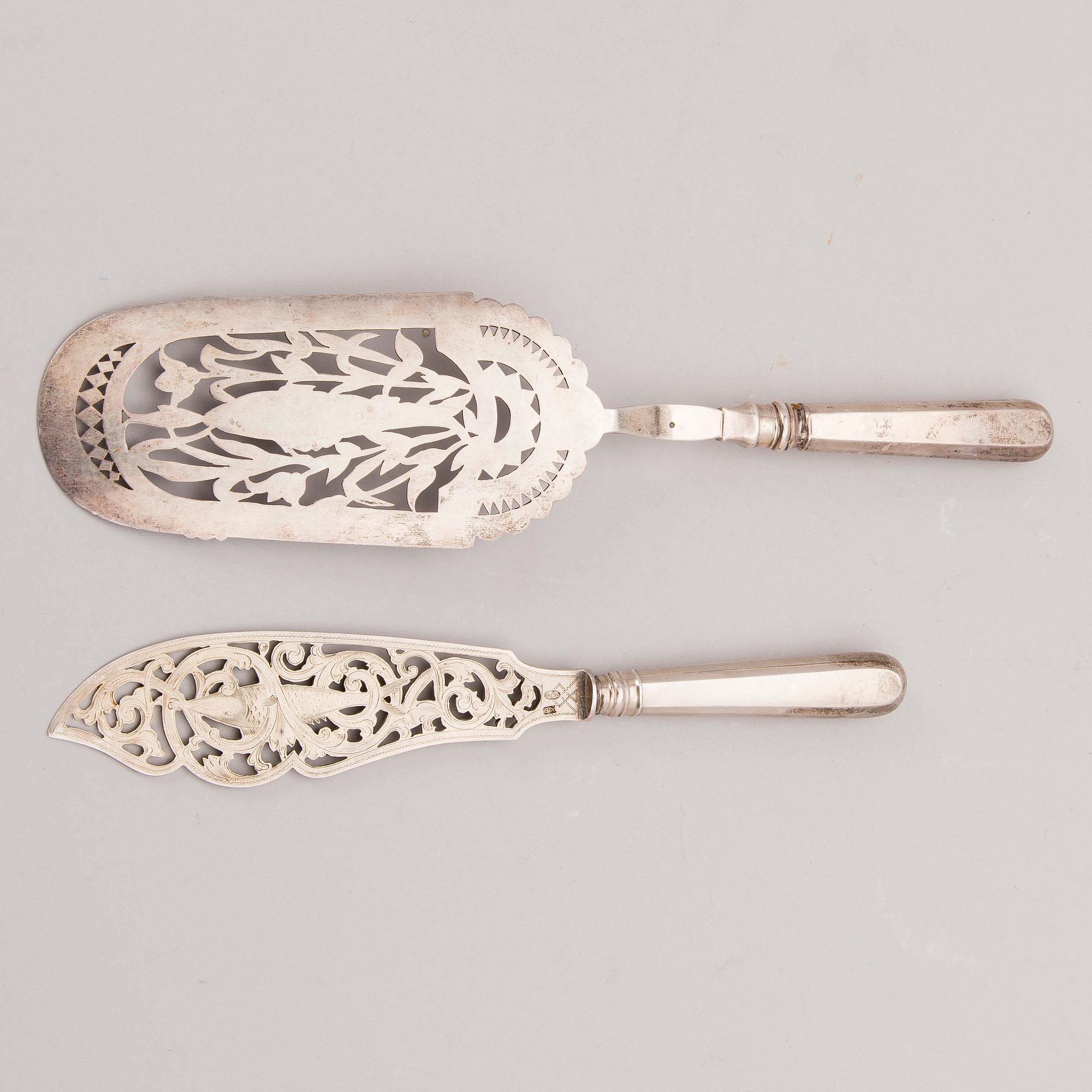 Russian silver fish serving cutlery, 2 pcs, mark of A. B. Ljubavin and P. Silvennoinen, Saint Petersburg, around 1900.