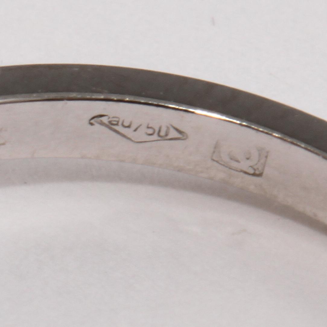 RING, 18k vitguld med ovalslipad diamant, 0.90 ct. Vikt 3 g.