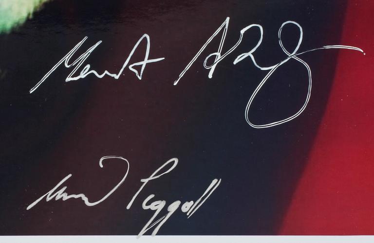 AUTOGRAFBILD, signerad Mert Alas och Marcus Piggot, 2000-tal.