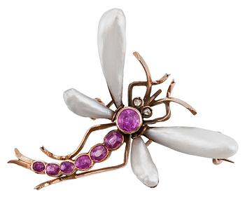 469. A DRAGONFLY BROOCH.