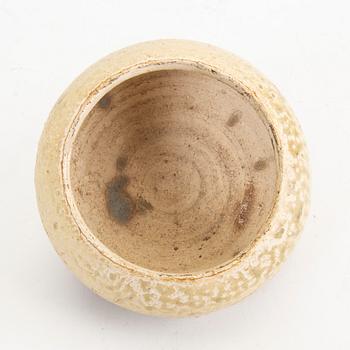 A South East Asian pot, 15th/17th Century.