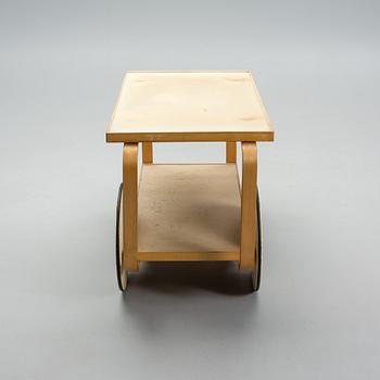 ALVAR AALTO, TEA TROLLEY 98. Manufactured by Oy Huonekalu- ja Rakennustyötehdas Ab, Turku. 1940´s.