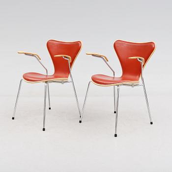 KARMSTOLAR, 1 par, "Sjuan", Arne Jacobsen, Fritz Hansen, 1997.