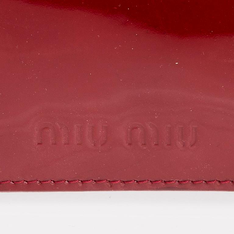 LAUKKU, Miu Miu.