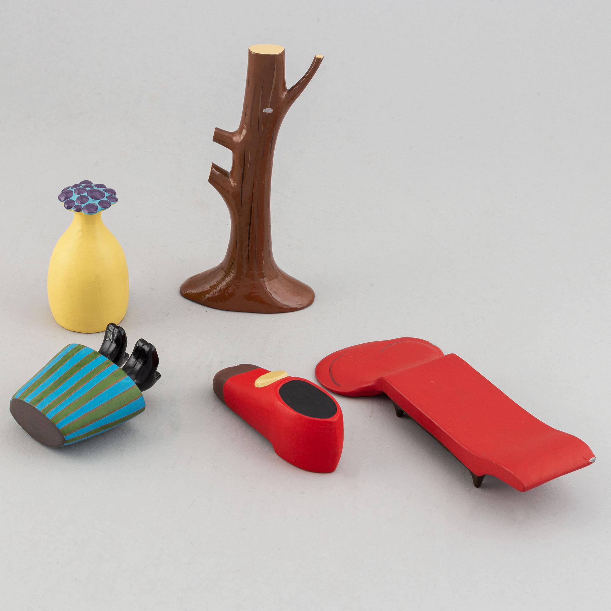 Pia König, a sculpture group with shelf, signed and numbered 5/5, 3/5, 2/5. and 1/5 and dated 2005.