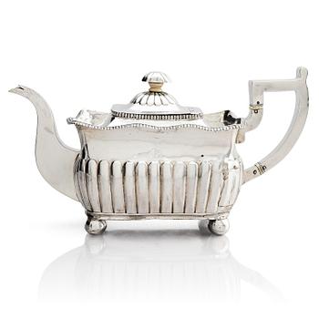309. James Henzell, tekanna, silver, Dublin 1813. Empire.