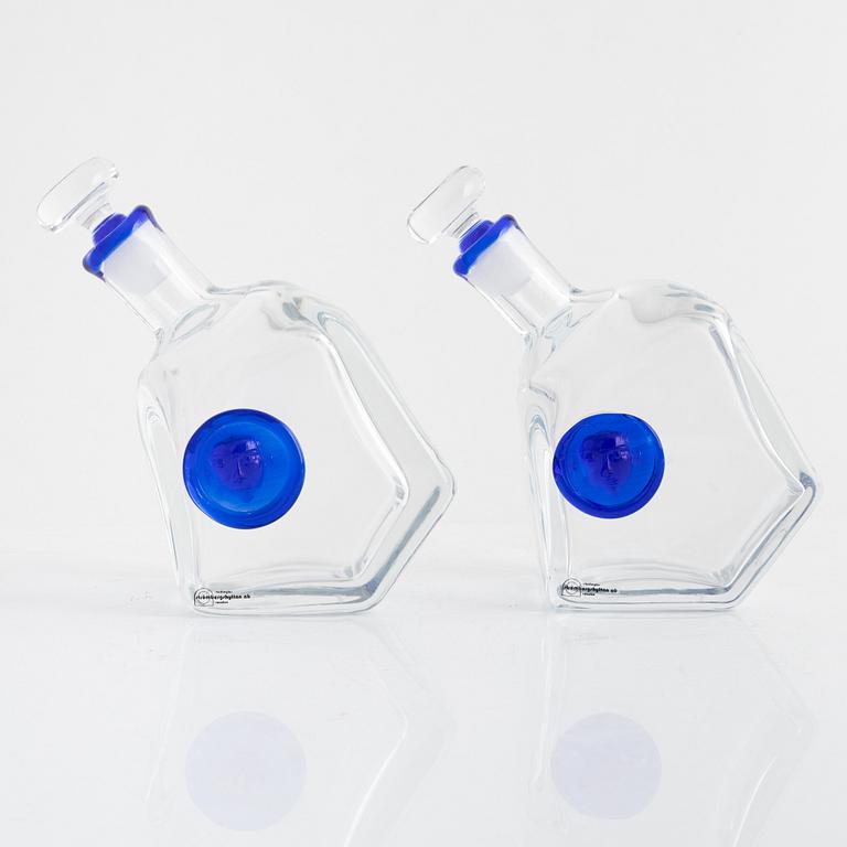 Erik Höglund, karaffer, 2 st, Studioglas Strömbergshyttan, 1992.
