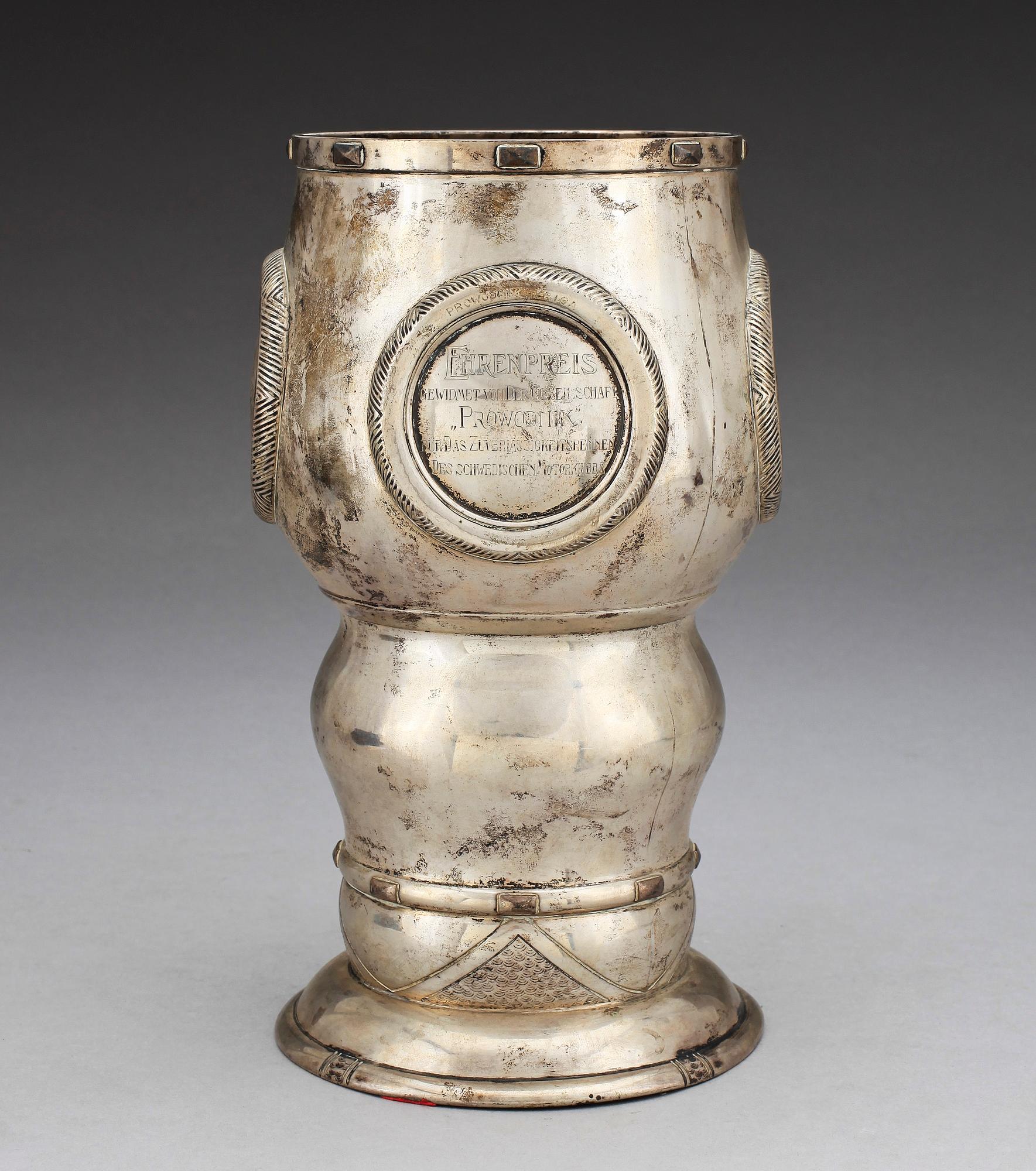 POKAL, silver, C G Hallberg, Stockholm, 1910. Vikt ca 747 g.