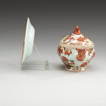 A famille rose 'Tobacco Leaf' butter tureen with cover and stand and two dinner plates, Qing dynasty, Qianlong (1736-95).