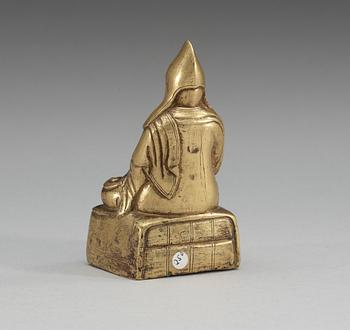 A gilt-bronze seated figure, presumably of Fifth Dalai Lama, Ngwang Lobzang Gyatso, Qing dynasty (1644-1911).