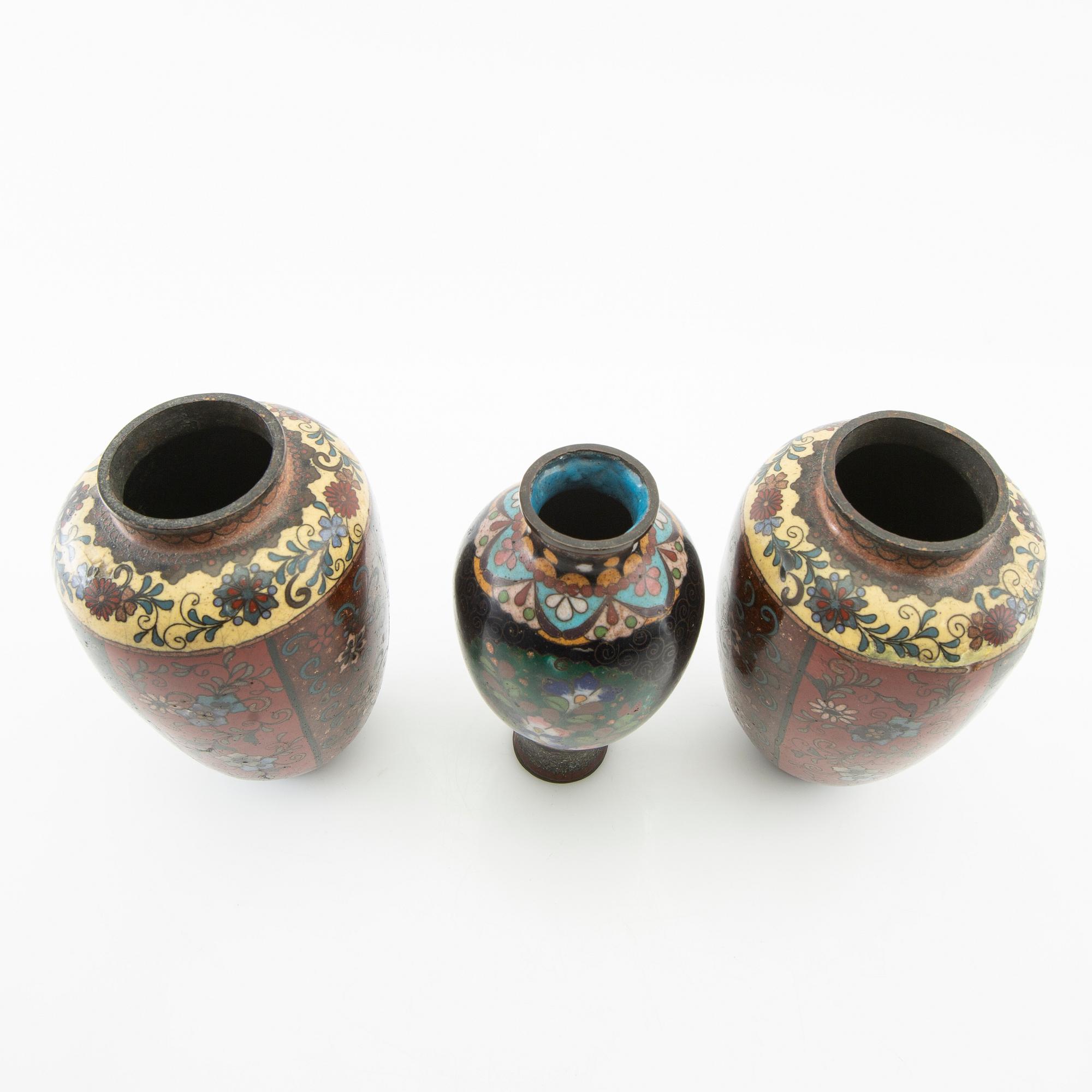 Vases 3 pcs and boxes with lids 2 pcs China 20th century first half/mid cloisonné works.