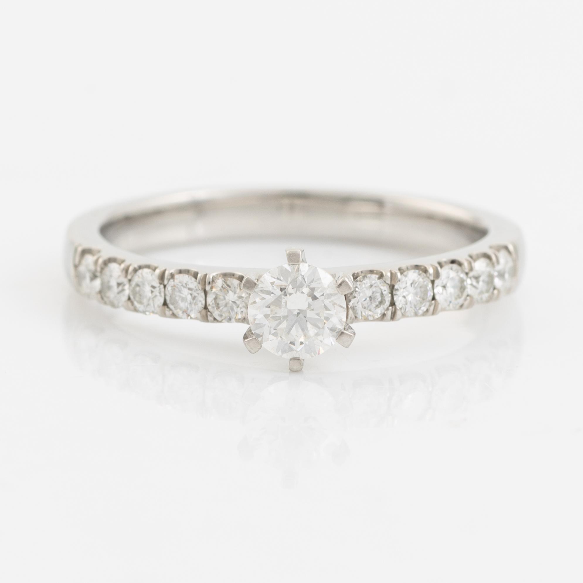 Ring in platinum with round brilliant-cut diamonds, "Story of Love" by Guldfynd.