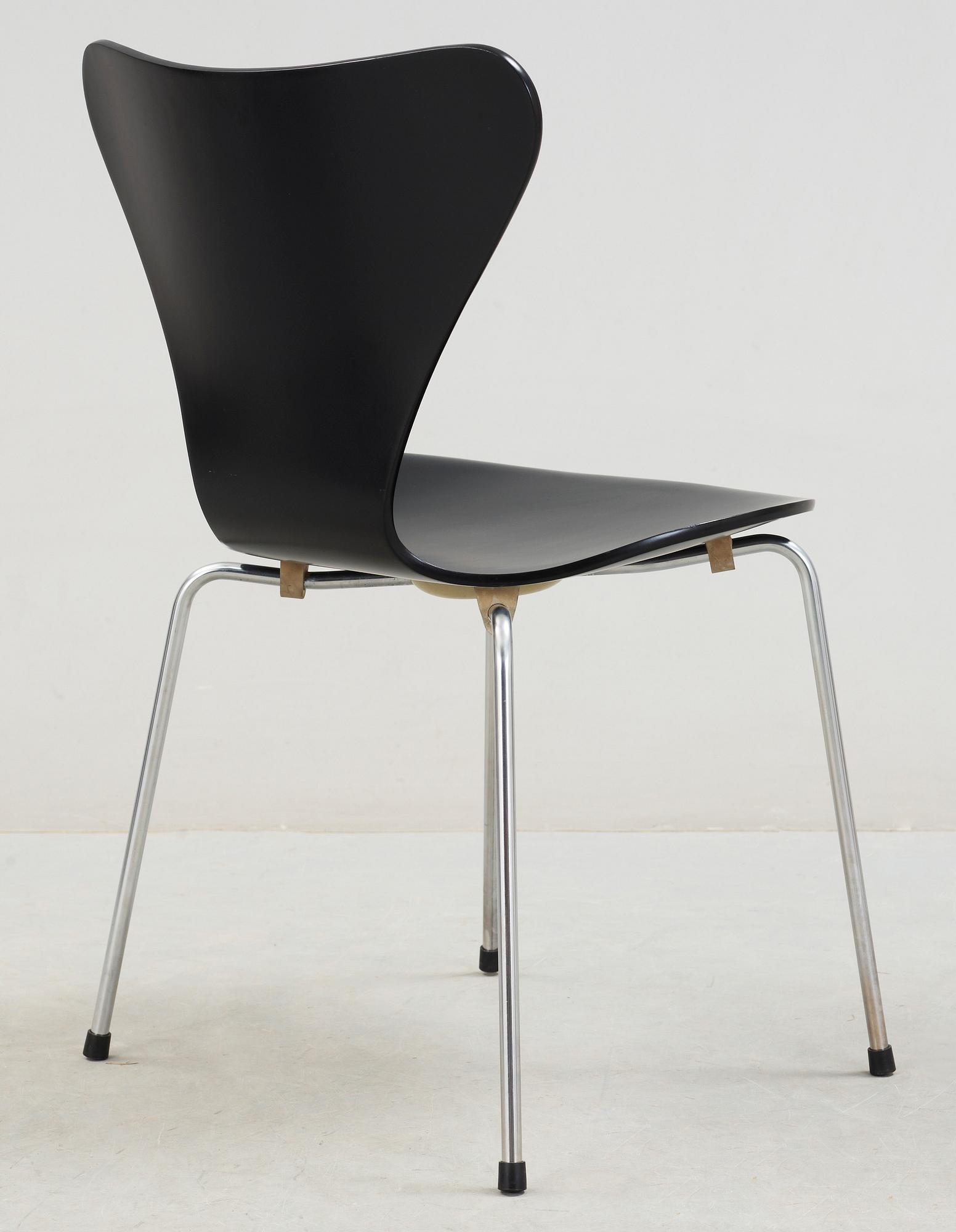 STOL, "Sjuan", Arne Jacobsen, Fritz Hansen, formgiven 1955.