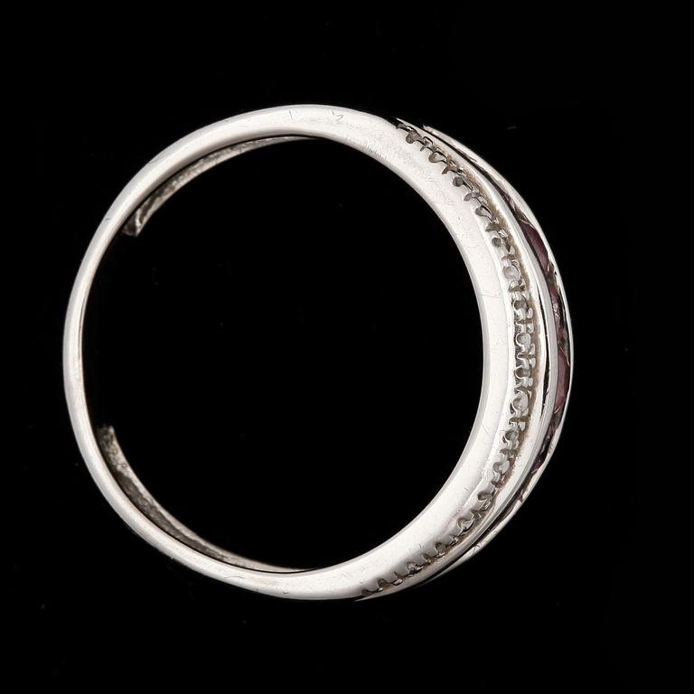 RING, 14k vitguld med rosa safirer och små diamanter. 2000-tal. Vikt 2,8g.