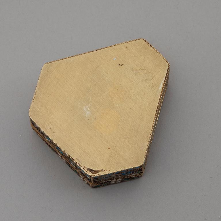 A Russian 20th century silver-gilt and enamel box, unidentified makersmark, Moscow 1908-1917.