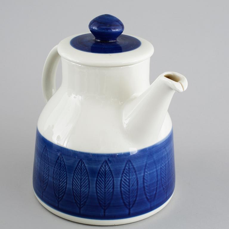 A tea/coffee set of 12 pcs by Hertha Bengtsson for Rörstrand, in production 1956-1988.