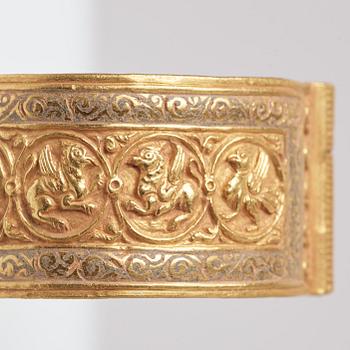 A possibly Byzantine gold armband.