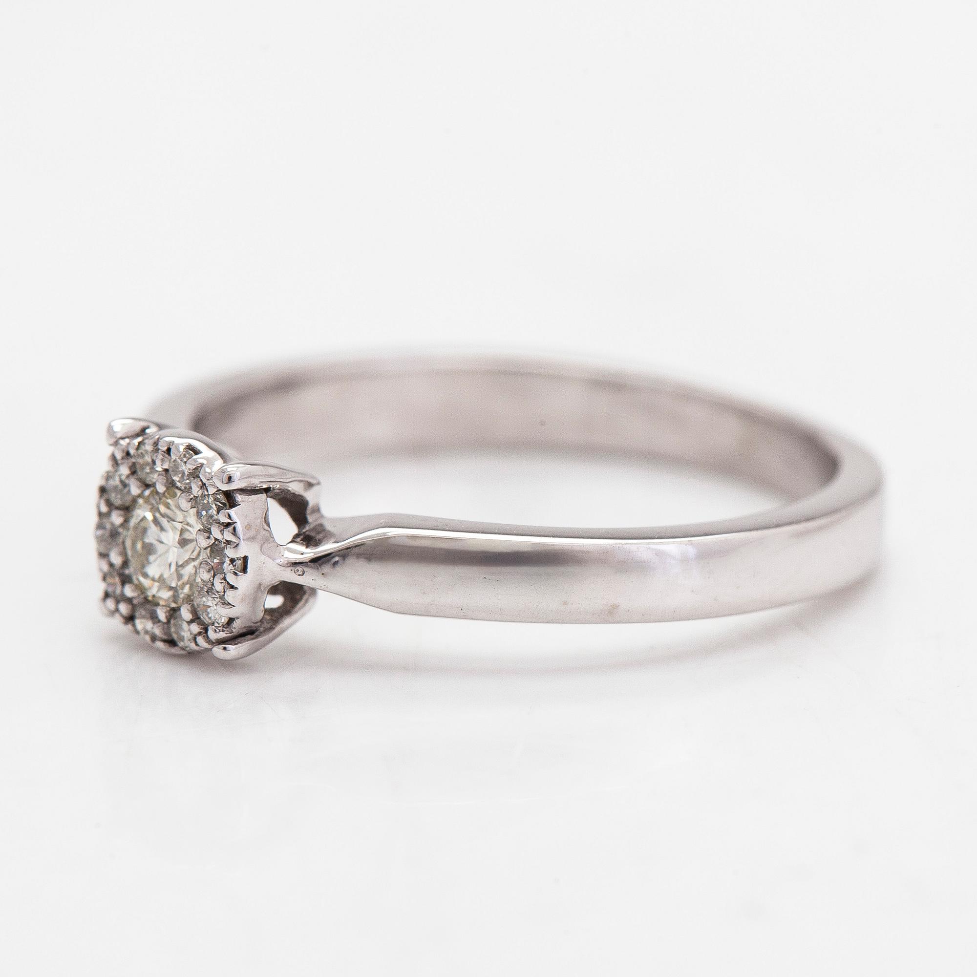 Ring, 14K vitguld, diamanter totalt ca 0.15 ct enligt gravyr.