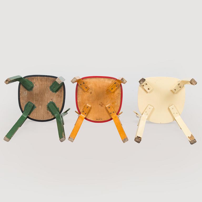 Alvar Aalto, Tuoleja, 4 kpl malli 69 ja jakkara malli 60, O.Y. Huonekalu- ja Rakennustyötehdas A.B. 1900-luvun puoliväli.