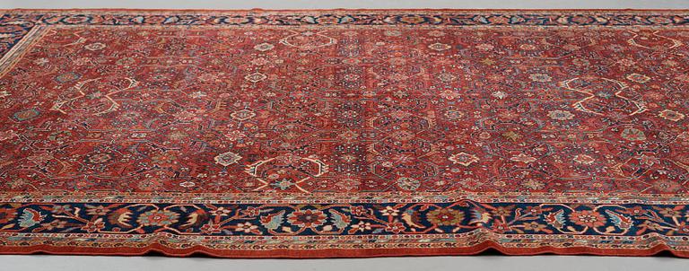 A carpet, Antique Mahal, ca 413,5 x 320-322,5 cm.