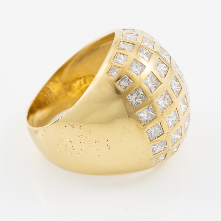 Ring 18K gold bombe model with princess-cut diamonds.